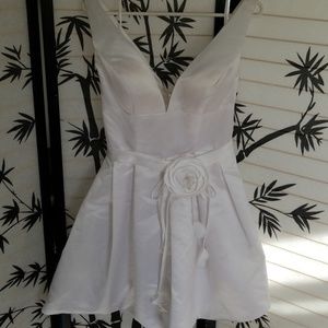 Like New Formal Sateen V-neck White Dress, Sz XS/S